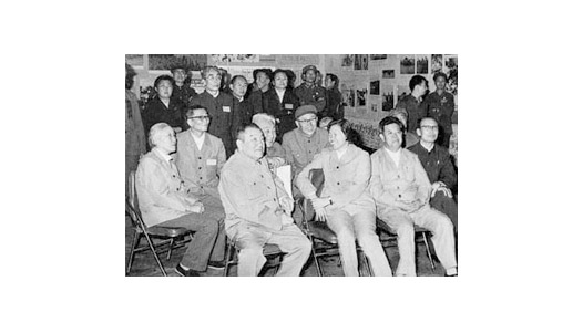 布赫、郝建秀同志來我校視察工作