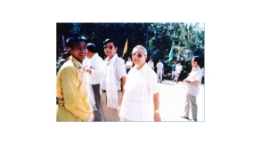 交通廳副廳長姚尚宏、呼市副市長連輯看望藏族學(xué)生